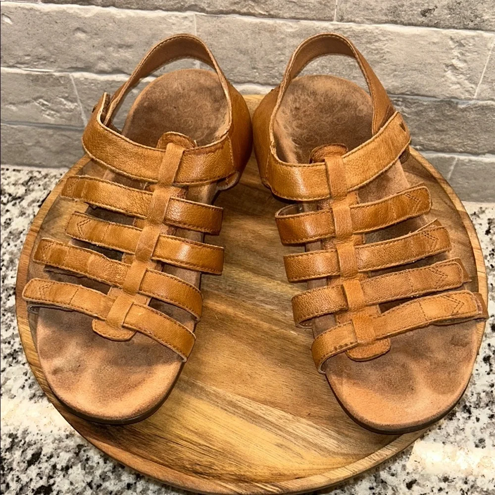 Vionic Women's Tan Leather Sandals